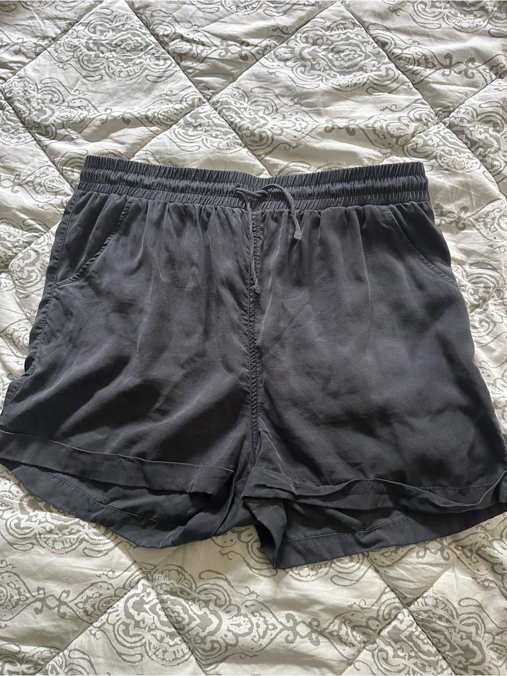 Universal Thread Grey Pull-On DrawString Cuffed Shorts | Size L
